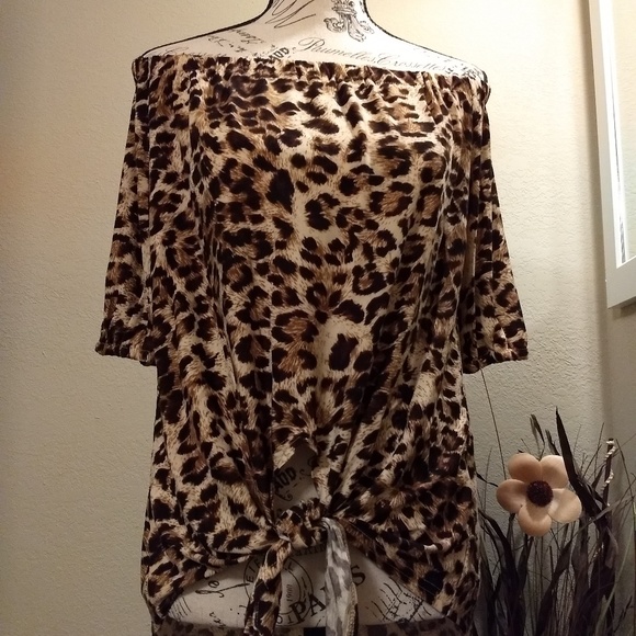 CLEARANCE 5⭐s Off Shoulder Leopard Top - Picture 3 of 5